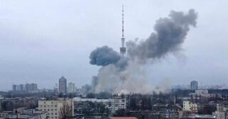 Los rusos destruyeron la torre de televisión de Kiev y murieron 5 civiles